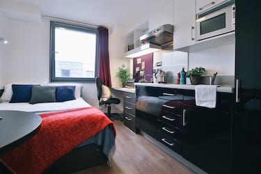 1 bed studio, Notte Street, The Hoe, Plymouth, PL12AQ