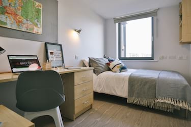 6 bed flat, Edward Street, Devonshire Green, Sheffield, S37GB