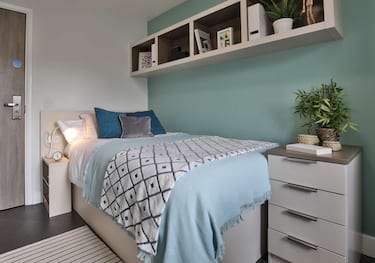3 bed flat, Lower Bristol Road, Twerton, Bath, BA21EZ