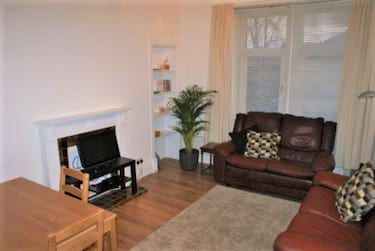 2 bed flat, Scott Street, Logie, Dundee, DD22AL