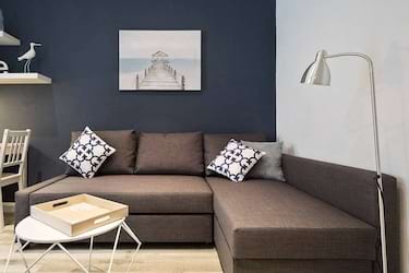 1 bed studio, Forrest Road, Old Town, Edinburgh, EH12QP