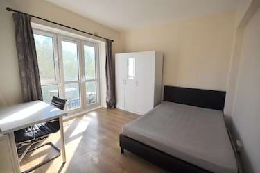 3 bed flat, Augustus Street, Camden, London, NW13TB
