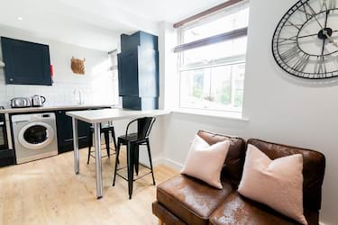 2 bed flat, Bankfield Road, Huddersfield, Huddersfield, HD1 3HR