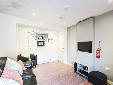 5 bed house, Church Street, Newcastle-under-Lyme, Newcastle-under-Lyme, ST5 6JQ