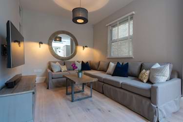 6 bed house, Julian Avenue, London, London, W3 9JE