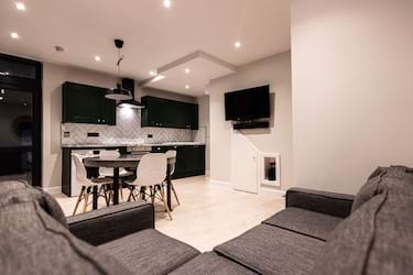 6 bed flat, Hawarden Avenue, Liverpool, Liverpool, L17 2AJ