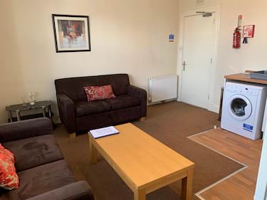 2 bed flat, Clepington Road, Strathmartine, Dundee, DD3 7SW