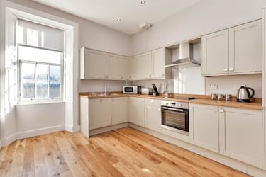 3 bed flat, Hanover Street, City Centre, Edinburgh, EH2 1DJ
