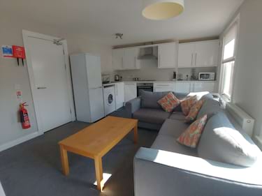 3 bed flat, St John Street, Stirling Town, Stirling, FK8 1EB
