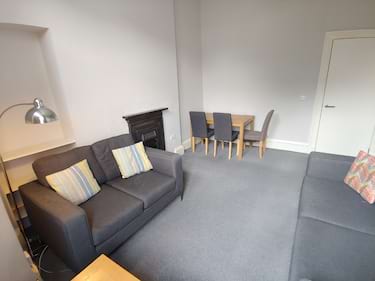 2 bed flat, Roseburn Street, Roseburn, Edinburgh, EH12 5NW
