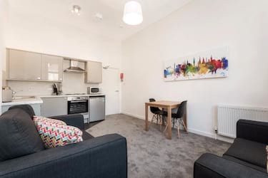 2 bed flat, Duke Street, Dennistoun, Glasgow, G31 1DN