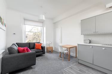 3 bed flat, Livingstone Place, Marchmont, Edinburgh, EH9 1PB