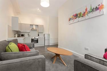 3 bed flat, Brougham Street, Tollcross, Edinburgh, EH3 9JT