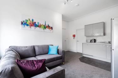 2 bed flat, City Road, Edgbaston, Birmingham, B17 8LN