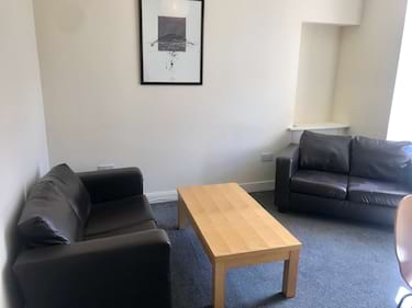 4 bed flat, Lochee Road, West End, Dundee, DD2 2LB
