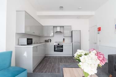 3 bed flat, South Bridge, Old Town, Edinburgh, EH1 1LL