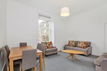 4 bed flat, Polwarth Gardens, Polwarth, Edinburgh, EH11 1JS