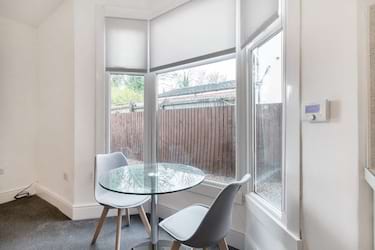 2 bed flat, City Road, Edgbaston, Birmingham, B17 8LN