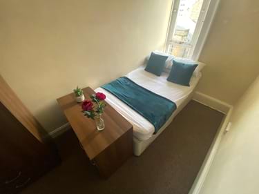 3 bed flat, Grindlay Street, Tollcross, Edinburgh, EH3 9AT
