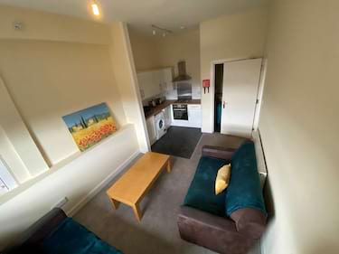 2 bed flat, Royal Park Terrace, Meadowbank, Edinburgh, EH8 8JB