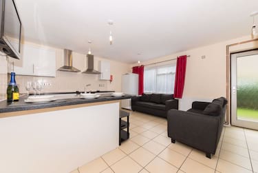 6 bed house, St Michaels Place, Canterbury, Canterbury, CT2 7HQ
