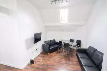 4 bed flat, Burns Street, Leicester, Leicester, LE2 6DB
