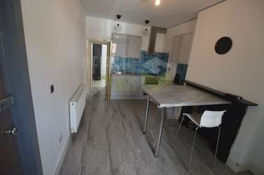 5 bed flat, Harrow Road, West End, Leicester, LE3 0JX