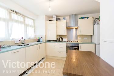 3 bed flat, Cable Street, Shadwell, London, E1 0AL