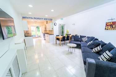 8 bed house, 52 Oaktreelane, Birmingham, Birmingham, B29 6hx