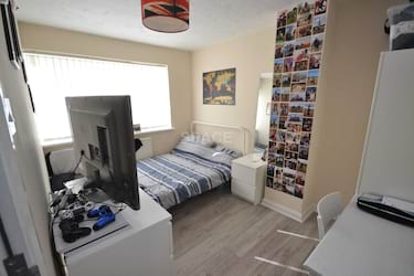 6 bed house, Courts Road, Reading, Reading, RG6 7DJ
