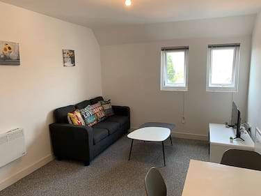 2 bed flat, Russell Road, Nottingham, Nottingham, NG7 6GB