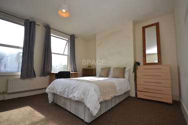 3 bed flat, Wokingham Road, University, Reading, RG6 1LG