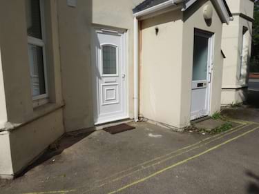 3 bed flat, Wimborne Road, Winton, Bournemouth, BH3 7AD
