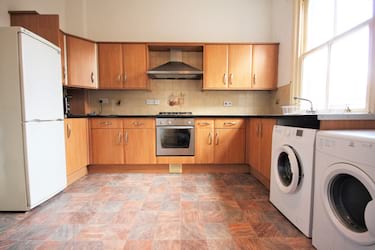 3 bed flat, Cadogan Place, Preston, Preston, PR1 3TB