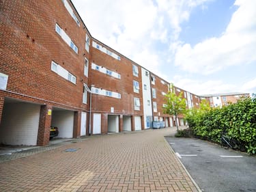 3 bed flat, Aviation Avenue, Hertfordshire, Hatfield, AL10 9UD