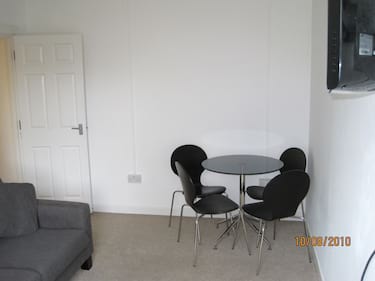3 bed flat, Flat 6, 18-22 Holdenhurst Road, Bournemouth, Bournemouth, BH8 8AD