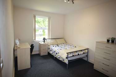 3 bed flat, Flat 1d, 1 Broomgrove Crescent, Broomhill, Sheffield, S10 2LQ