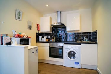1 bed studio, Flat 3, Refuge Assurance House, 41 Church Street, Sheffield, S1 2GL