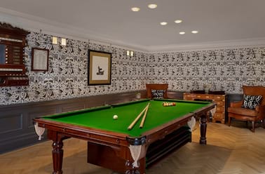 Holmes Hotel