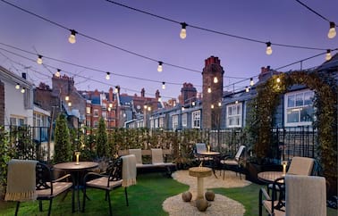 Holmes Hotel