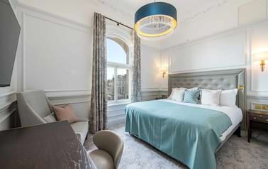 Righ Residences