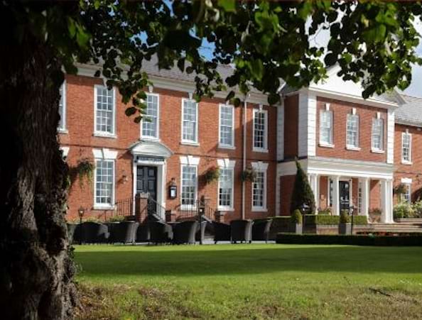 Best Western Plus Manor Hotel