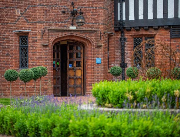 Hogarths Stone Manor Hotel