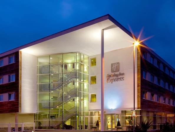 Holiday Inn Express Chester Racecourse