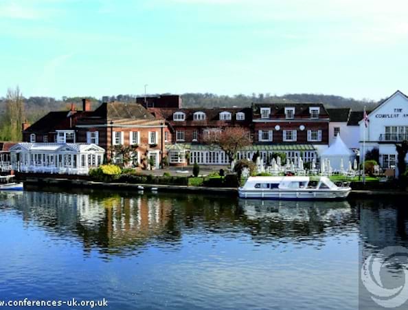 Macdonald Compleat Angler Marlow