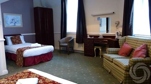 Cairn County Hotel