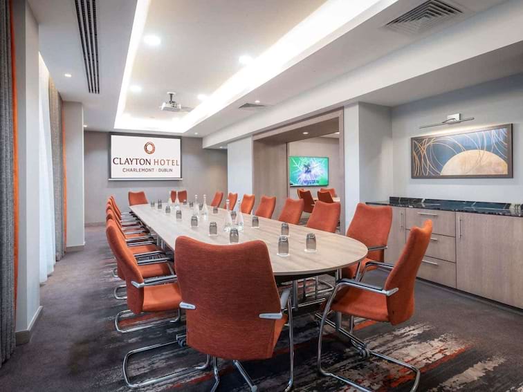 Clayton Hotel Dublin Airport