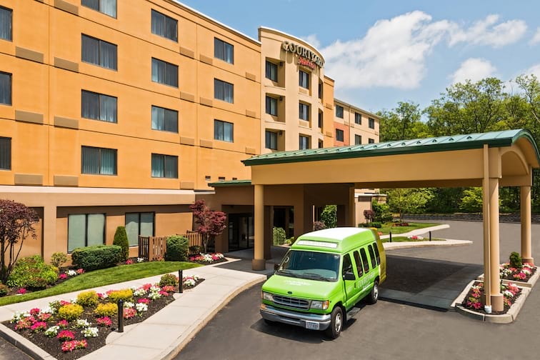 Courtyard Providence Lincoln