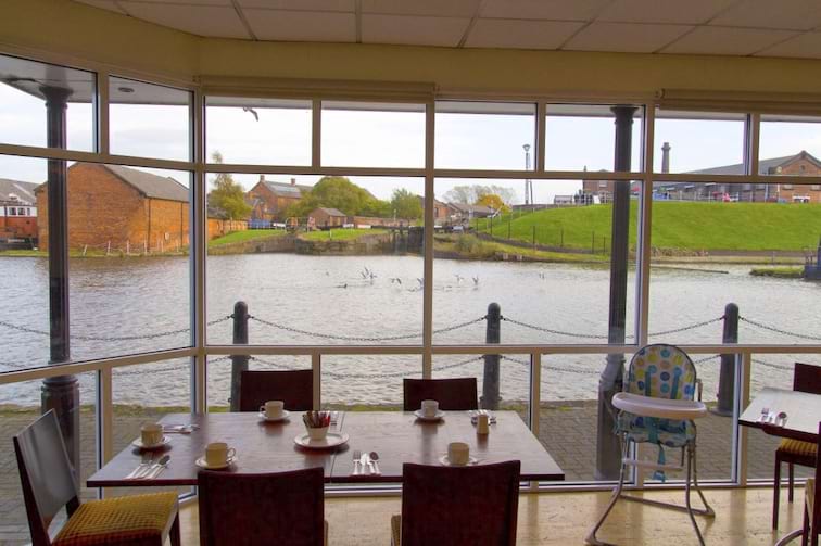 Holiday Inn Ellesmere Port Cheshire Oaks