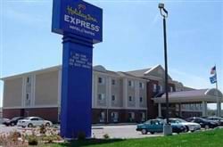 Holiday Inn Express Hotel and Suites Defiance
